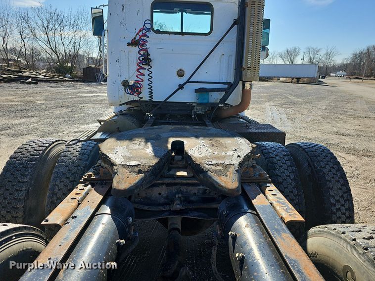 image for item NP9383 1995 Volvo White GMC semi truck