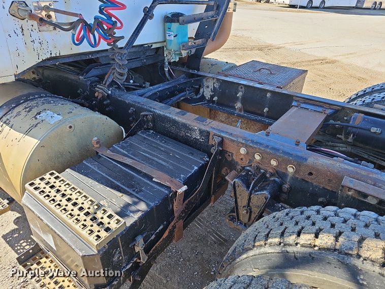 image for item NP9383 1995 Volvo White GMC semi truck