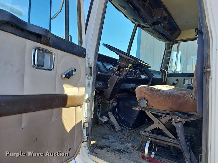 image for item NP9383 1995 Volvo White GMC semi truck