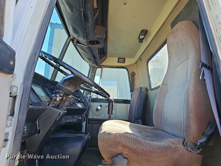 image for item NP9383 1995 Volvo White GMC semi truck