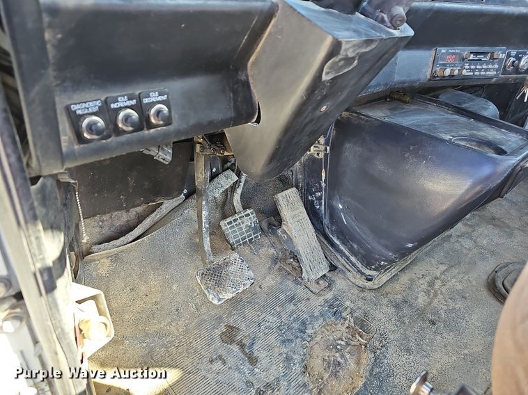 image for item NP9383 1995 Volvo White GMC semi truck