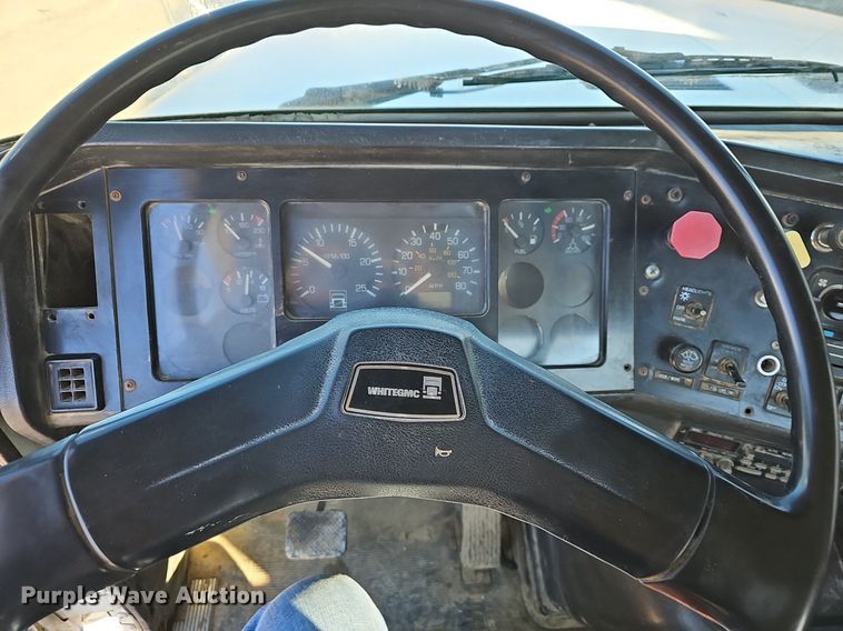 image for item NP9383 1995 Volvo White GMC semi truck