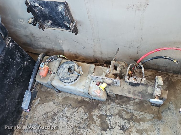 image for item NP9383 1995 Volvo White GMC semi truck