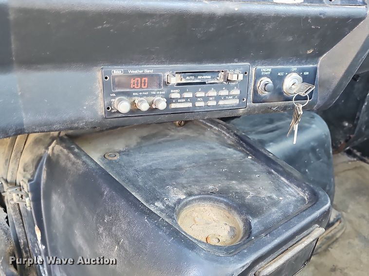 image for item NP9383 1995 Volvo White GMC semi truck