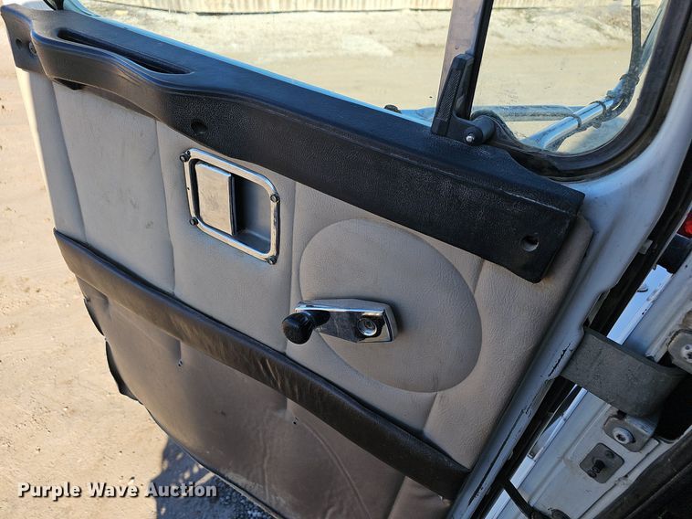 image for item NP9383 1995 Volvo White GMC semi truck