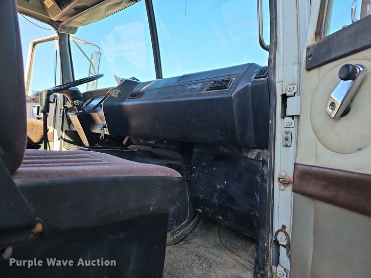 image for item NP9383 1995 Volvo White GMC semi truck