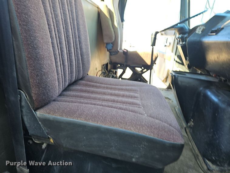 image for item NP9383 1995 Volvo White GMC semi truck