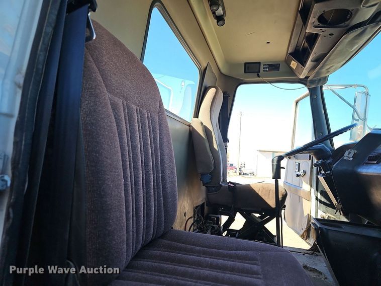 image for item NP9383 1995 Volvo White GMC semi truck