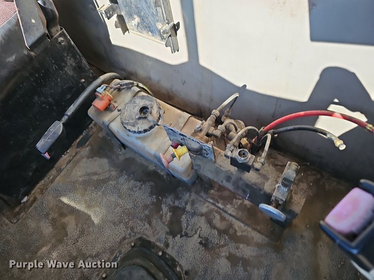 image for item NP9383 1995 Volvo White GMC semi truck