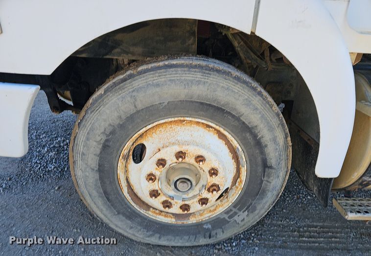 image for item NP9383 1995 Volvo White GMC semi truck