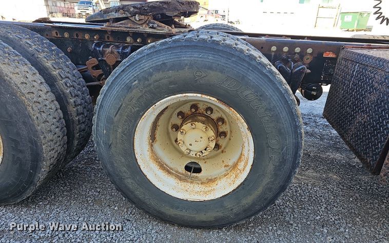 image for item NP9383 1995 Volvo White GMC semi truck