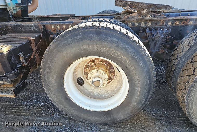 image for item NP9383 1995 Volvo White GMC semi truck