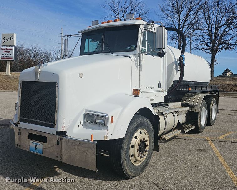 image for item NP9384 1993 Kenworth  T450 tank truck