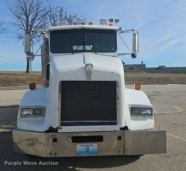 image for item NP9384 1993 Kenworth  T450 tank truck