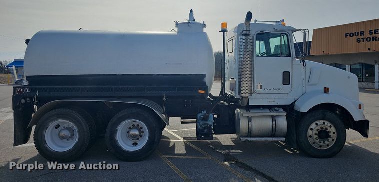 image for item NP9384 1993 Kenworth  T450 tank truck