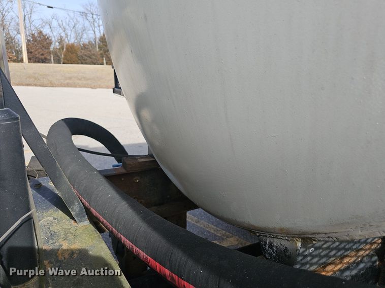 image for item NP9384 1993 Kenworth  T450 tank truck