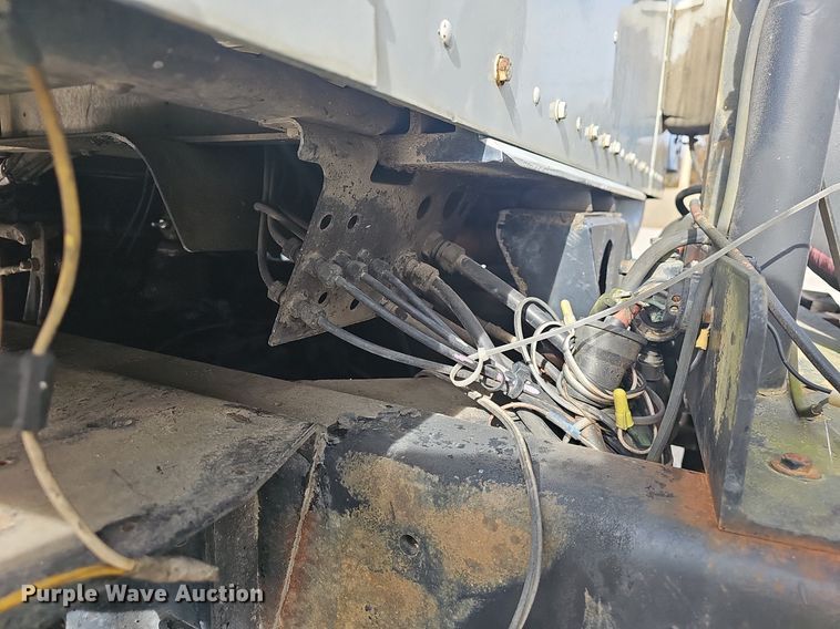 image for item NP9384 1993 Kenworth  T450 tank truck