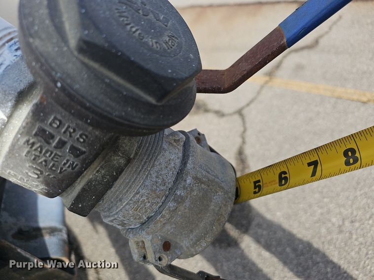 image for item NP9384 1993 Kenworth  T450 tank truck