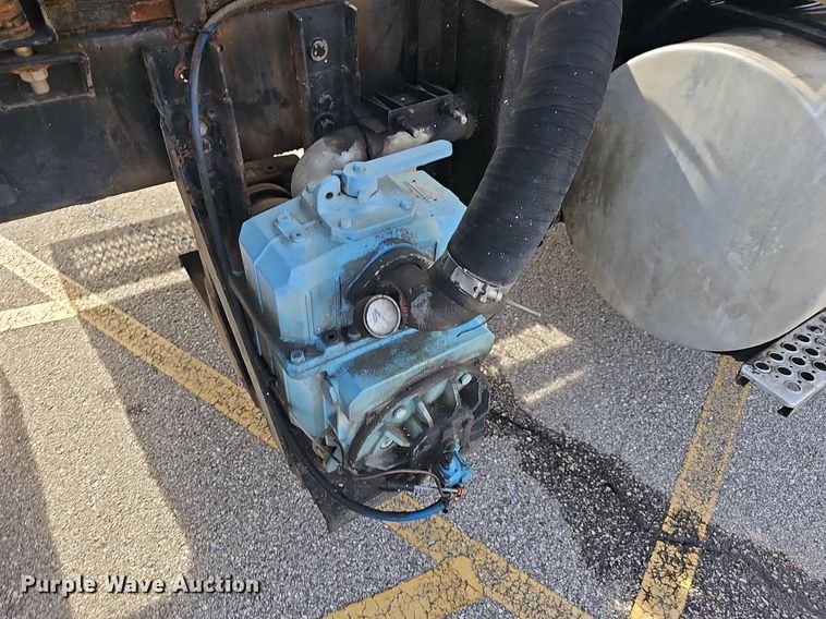 image for item NP9384 1993 Kenworth  T450 tank truck