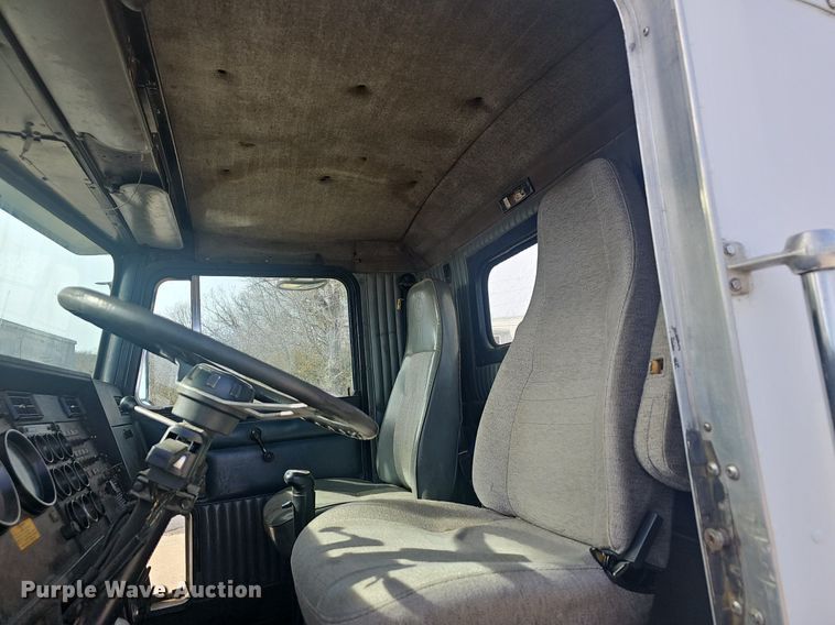 image for item NP9384 1993 Kenworth  T450 tank truck