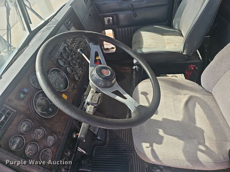 image for item NP9384 1993 Kenworth  T450 tank truck