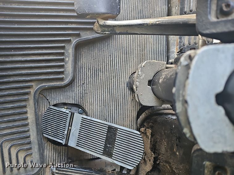 image for item NP9384 1993 Kenworth  T450 tank truck