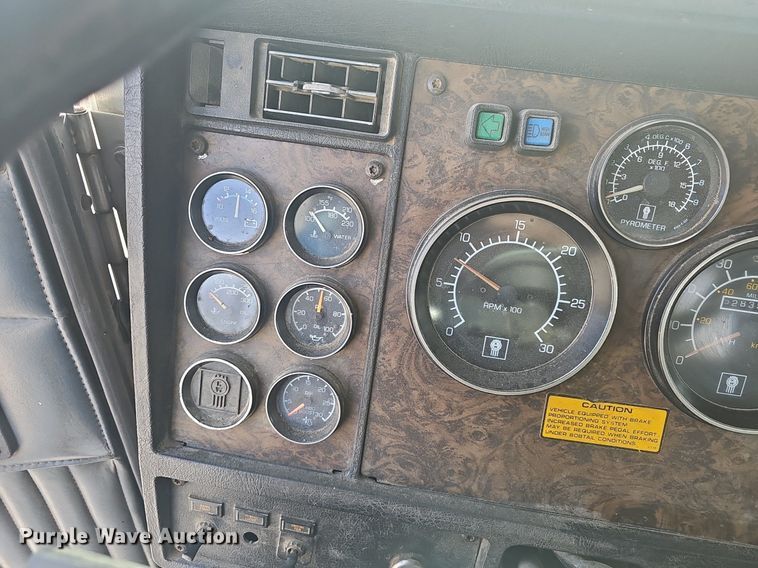 image for item NP9384 1993 Kenworth  T450 tank truck