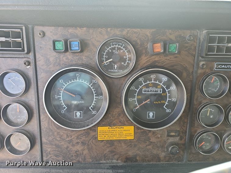 image for item NP9384 1993 Kenworth  T450 tank truck