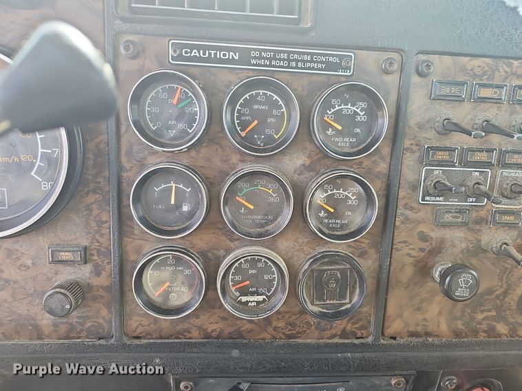 image for item NP9384 1993 Kenworth  T450 tank truck