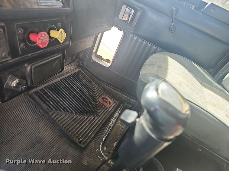 image for item NP9384 1993 Kenworth  T450 tank truck