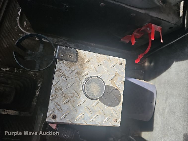 image for item NP9384 1993 Kenworth  T450 tank truck