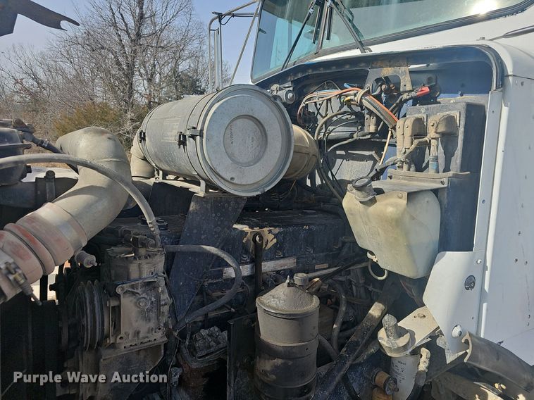 image for item NP9384 1993 Kenworth  T450 tank truck