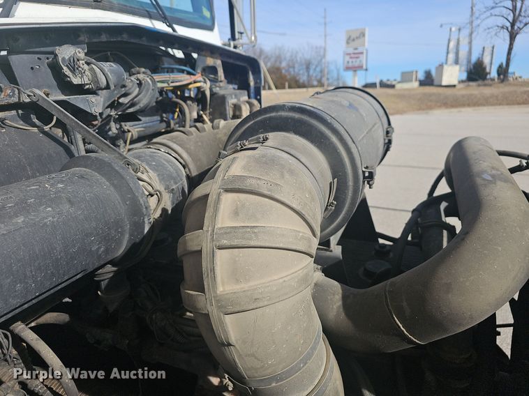 image for item NP9384 1993 Kenworth  T450 tank truck