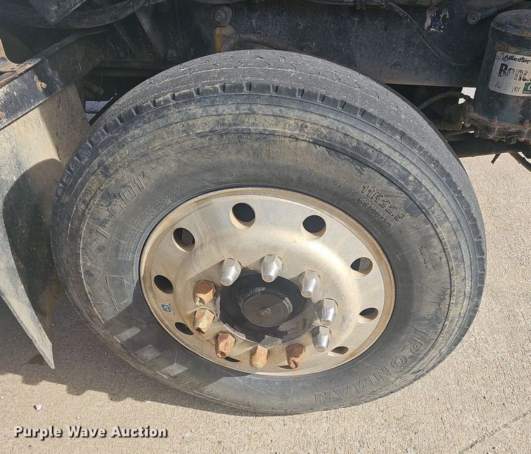 image for item NP9384 1993 Kenworth  T450 tank truck