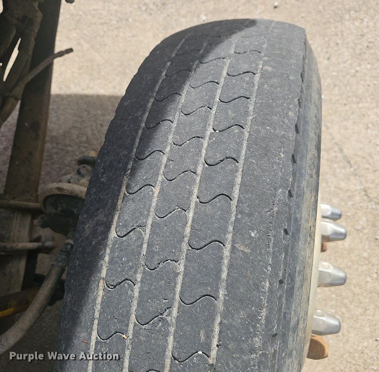 image for item NP9384 1993 Kenworth  T450 tank truck