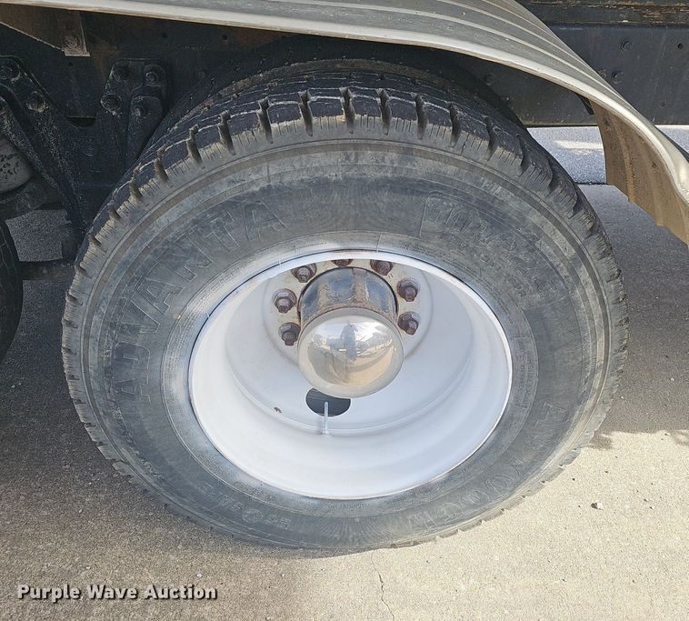 image for item NP9384 1993 Kenworth  T450 tank truck