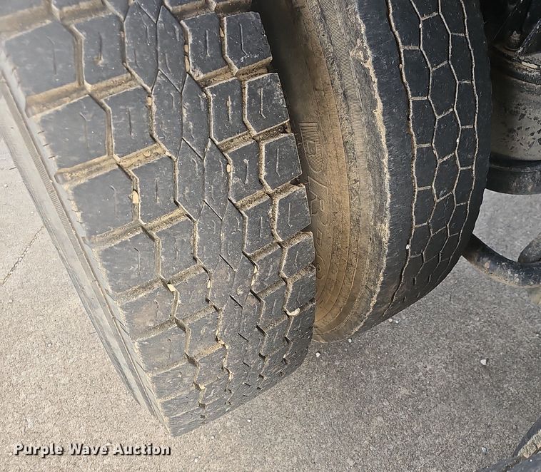 image for item NP9384 1993 Kenworth  T450 tank truck