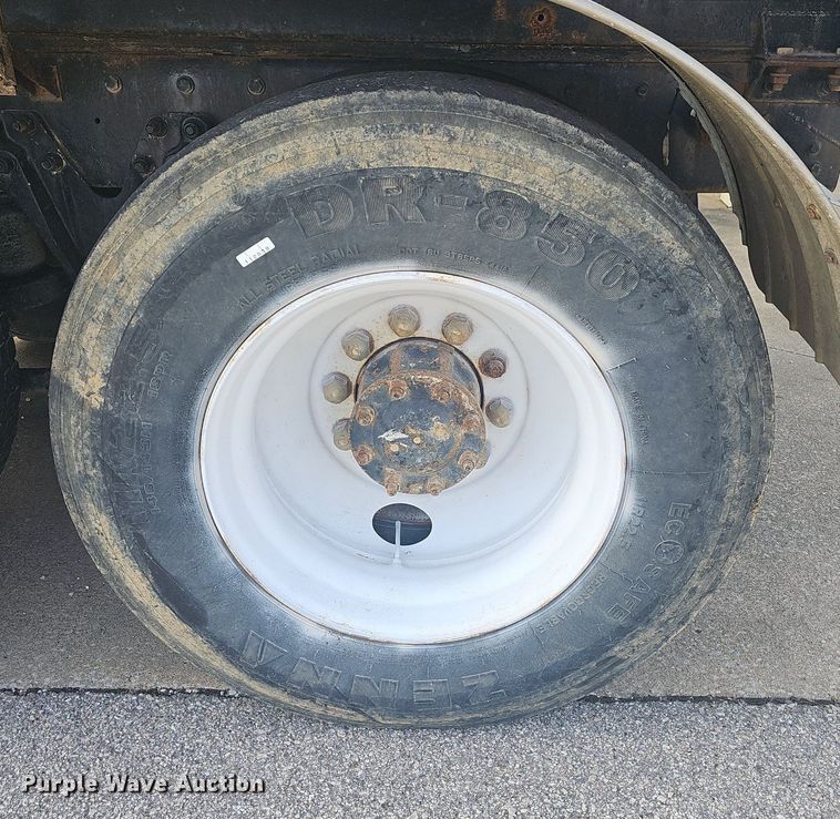 image for item NP9384 1993 Kenworth  T450 tank truck