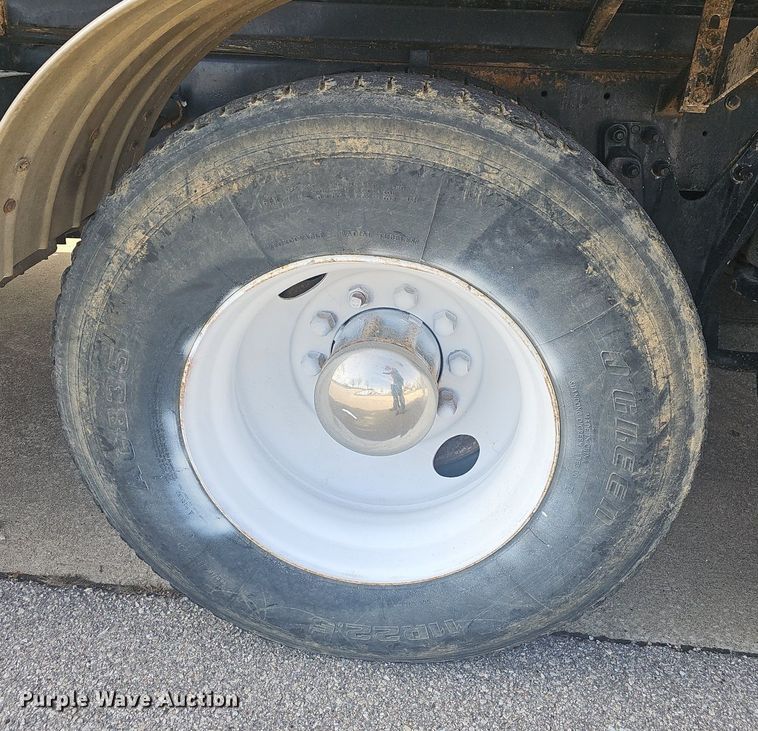 image for item NP9384 1993 Kenworth  T450 tank truck