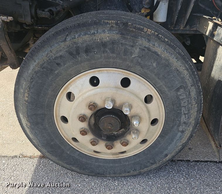 image for item NP9384 1993 Kenworth  T450 tank truck