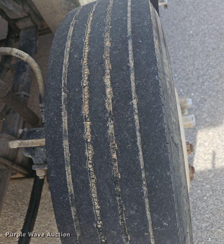 image for item NP9384 1993 Kenworth  T450 tank truck