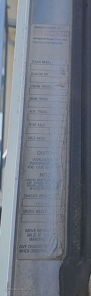 image for item NP9384 1993 Kenworth  T450 tank truck