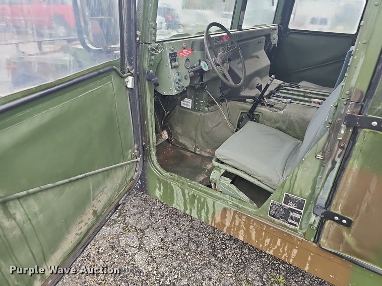 image for item NT9772 1991 AM General M1038 HUMVEE