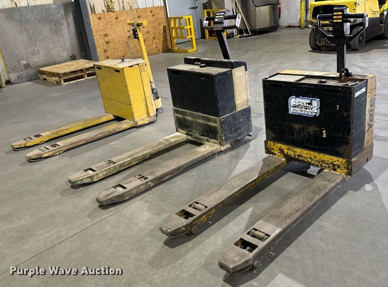 image for item NU9300 (4) pallet jacks