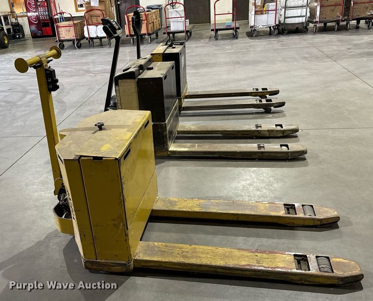 image for item NU9300 (4) pallet jacks