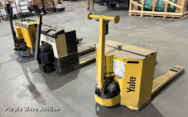 image for item NU9300 (4) pallet jacks