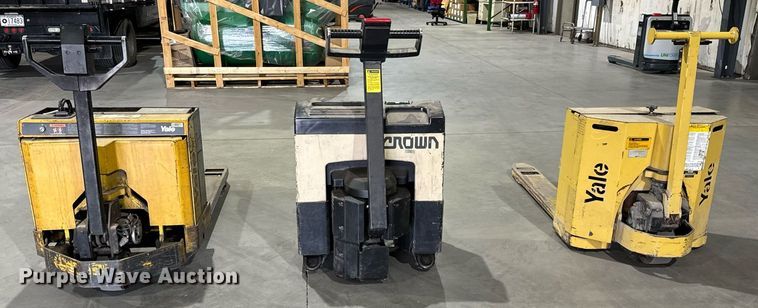 image for item NU9300 (4) pallet jacks