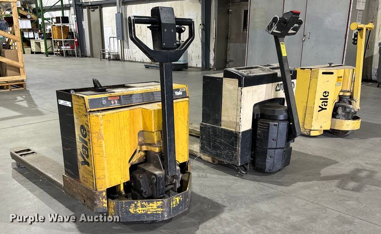 image for item NU9300 (4) pallet jacks