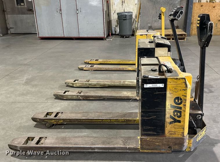 image for item NU9300 (4) pallet jacks