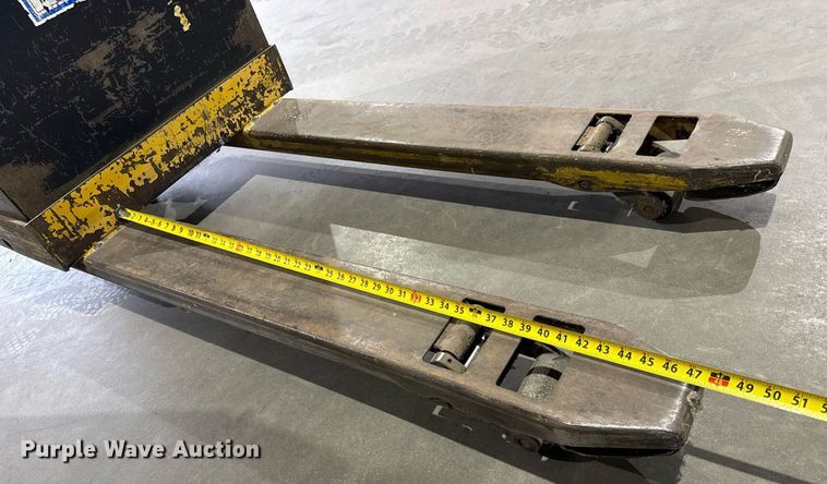 image for item NU9300 (4) pallet jacks